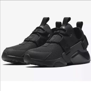 Black Nike Air Huaraches City Low